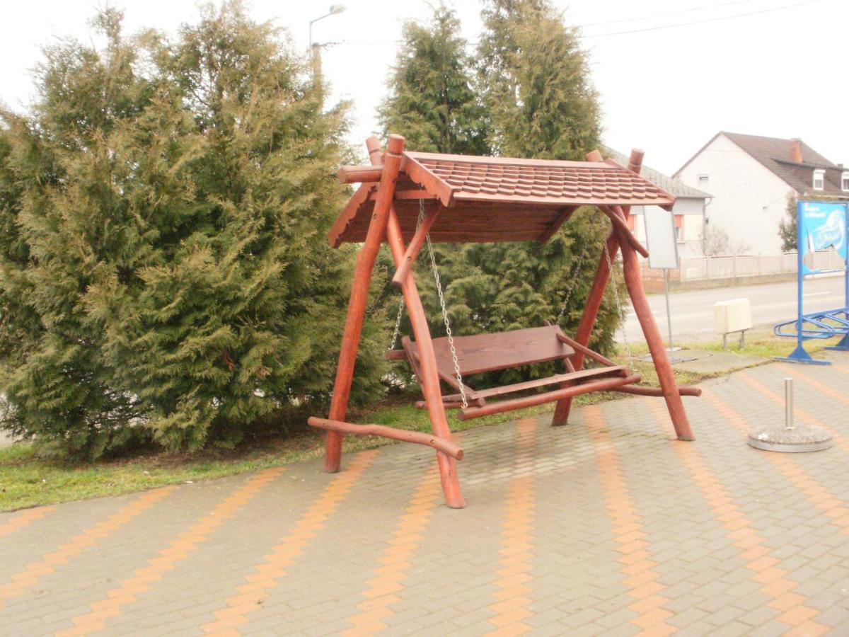 Hangulat Szálló Zalaszentbalazs Esterno foto