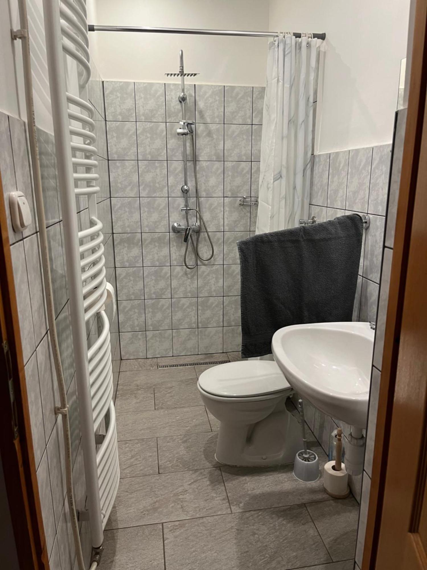 Hangulat Szálló Zalaszentbalazs Esterno foto